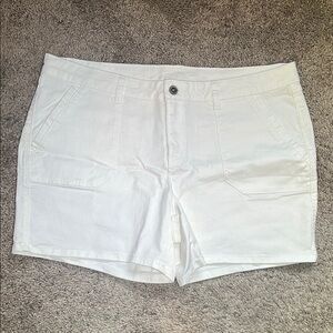 EUC Liz Claiborne White Jean Shorts. Size 14